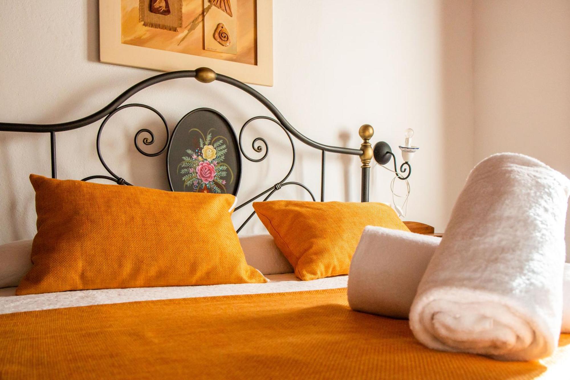 S'Ammentu House Hotel Bosa Eksteriør billede